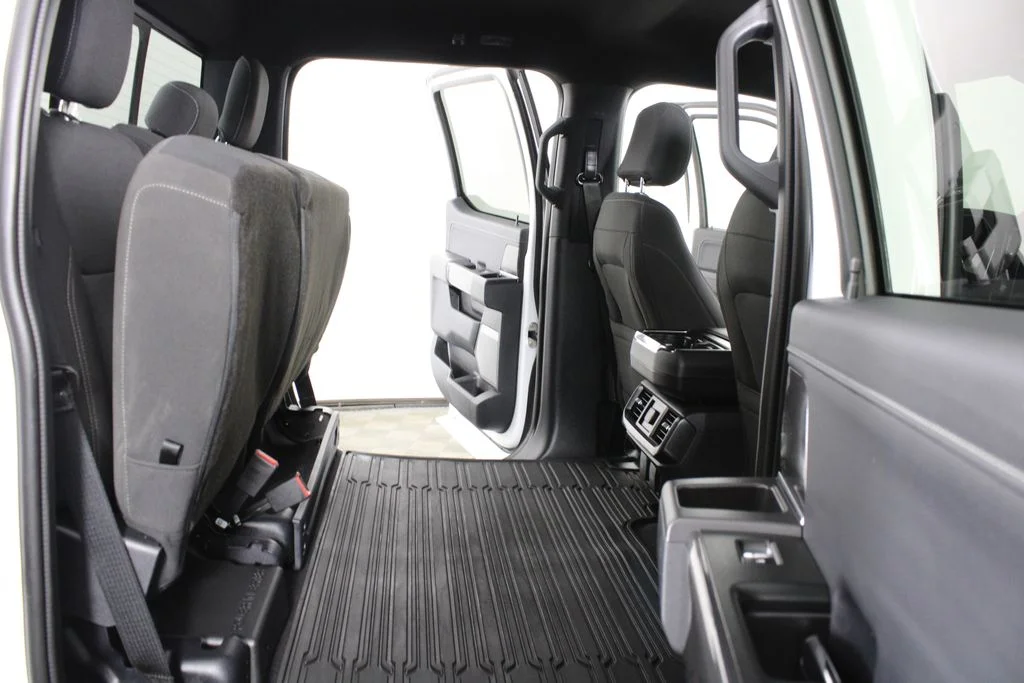 Used 2023 Oxford White Ford XLT image 13