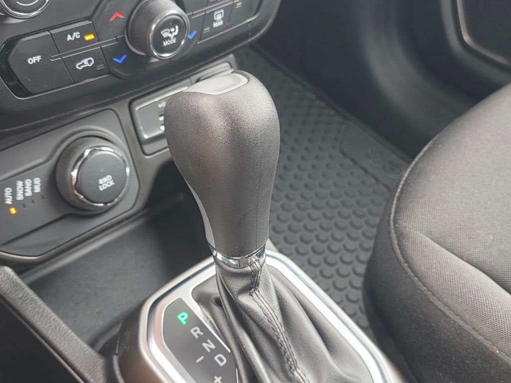 Certified Used 2022 Gray Jeep Latitude image 31
