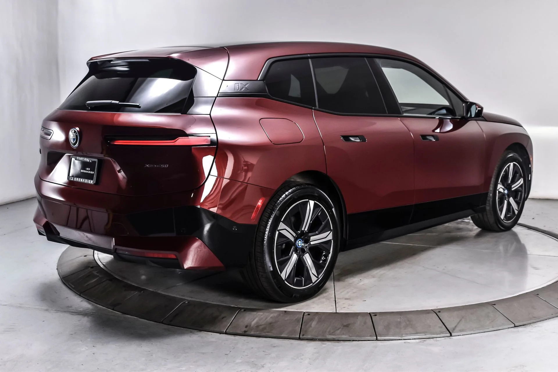 Used 2024 Red Metallic BMW xDrive50 image 6