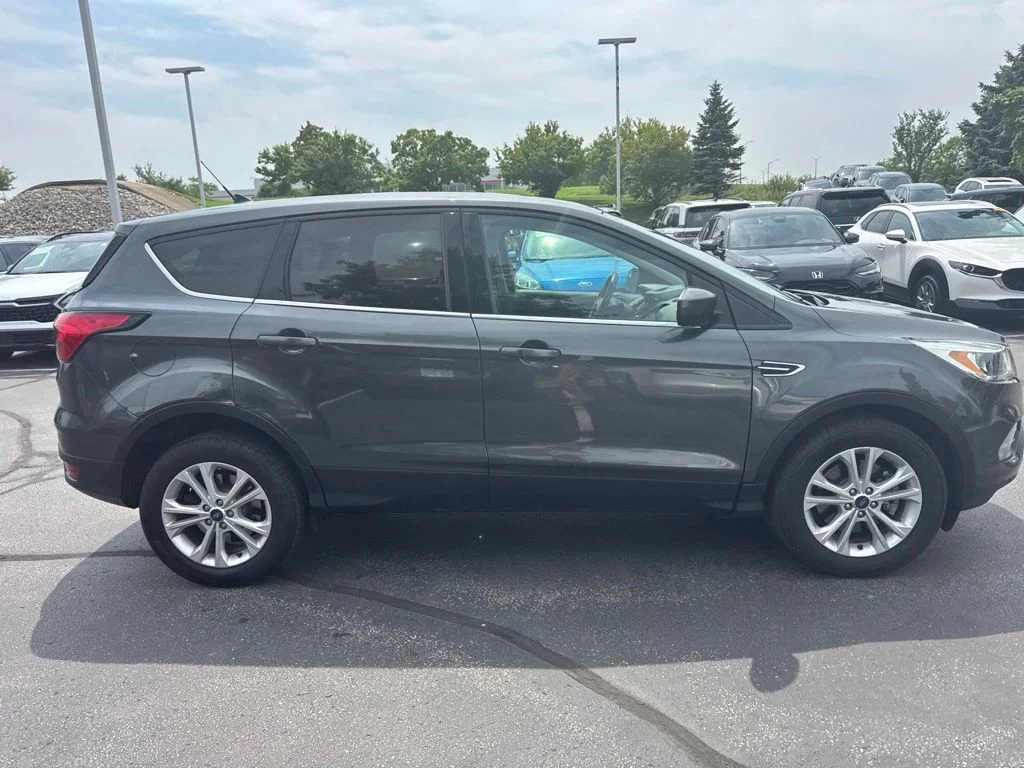 Used 2019 Gray Ford SE image 3