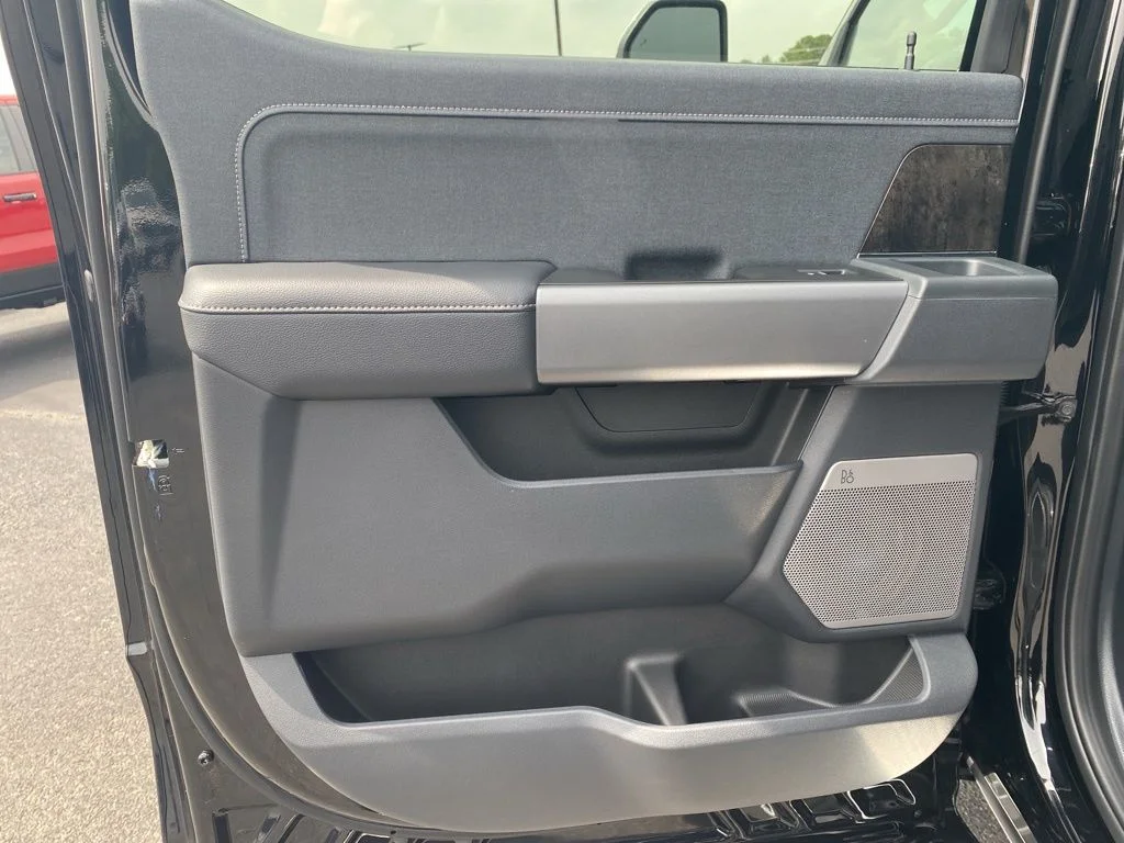 New 2026 Agate Black Metallic Ford F-250® Lariat® image 38