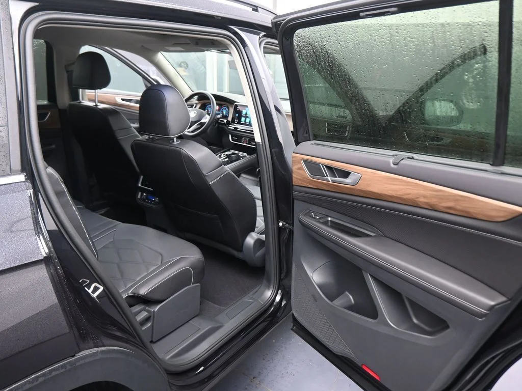 2026 Volkswagen Atlas SE w/Tech - Photo 43