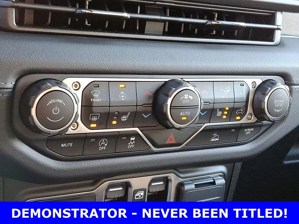 2025 Jeep Wrangler 4-Door Sahara - Photo 10