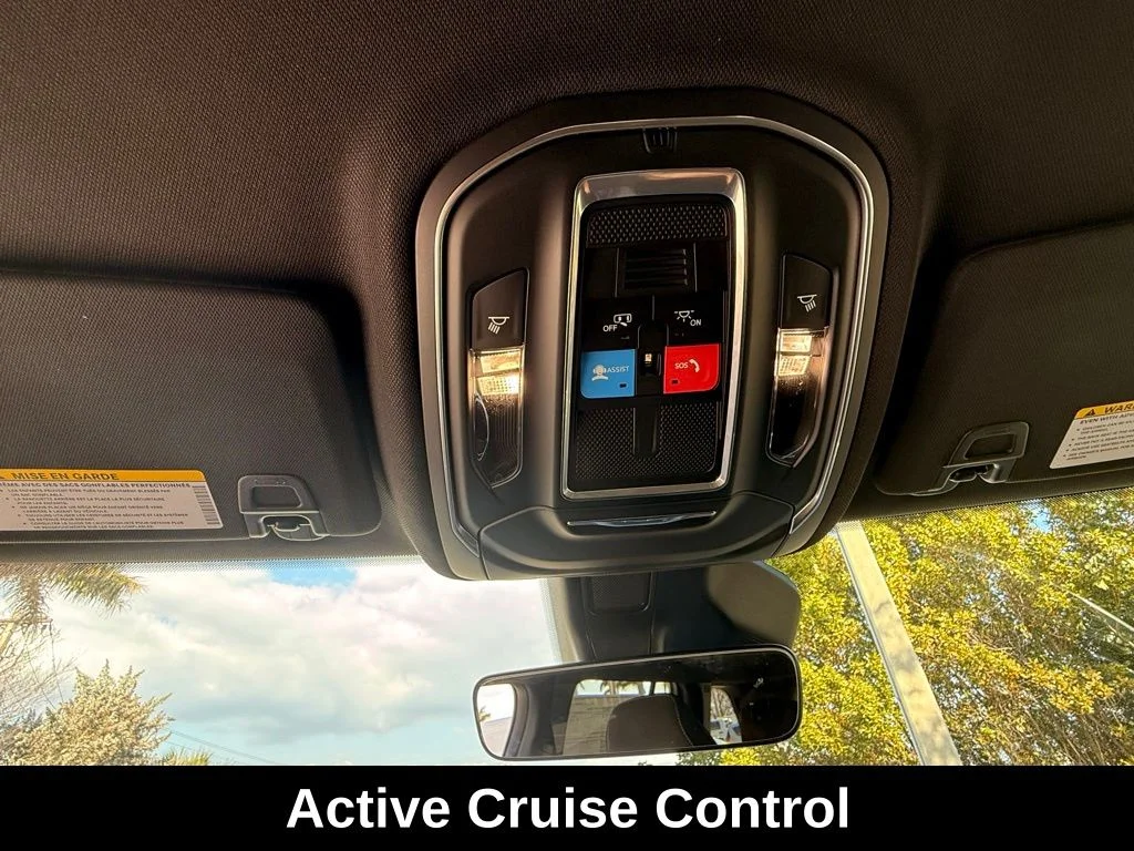 New 2026 Diamond Black Crystal Pearlcoat Jeep Laredo image 12