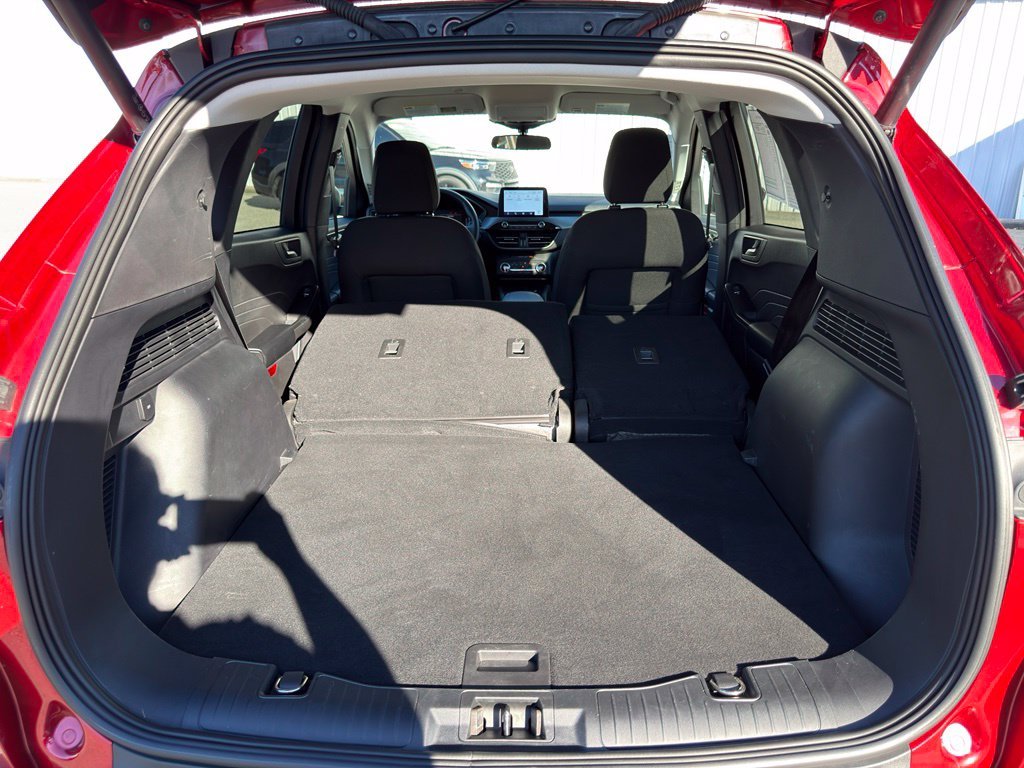 Used 2023 Red Ford Active image 31