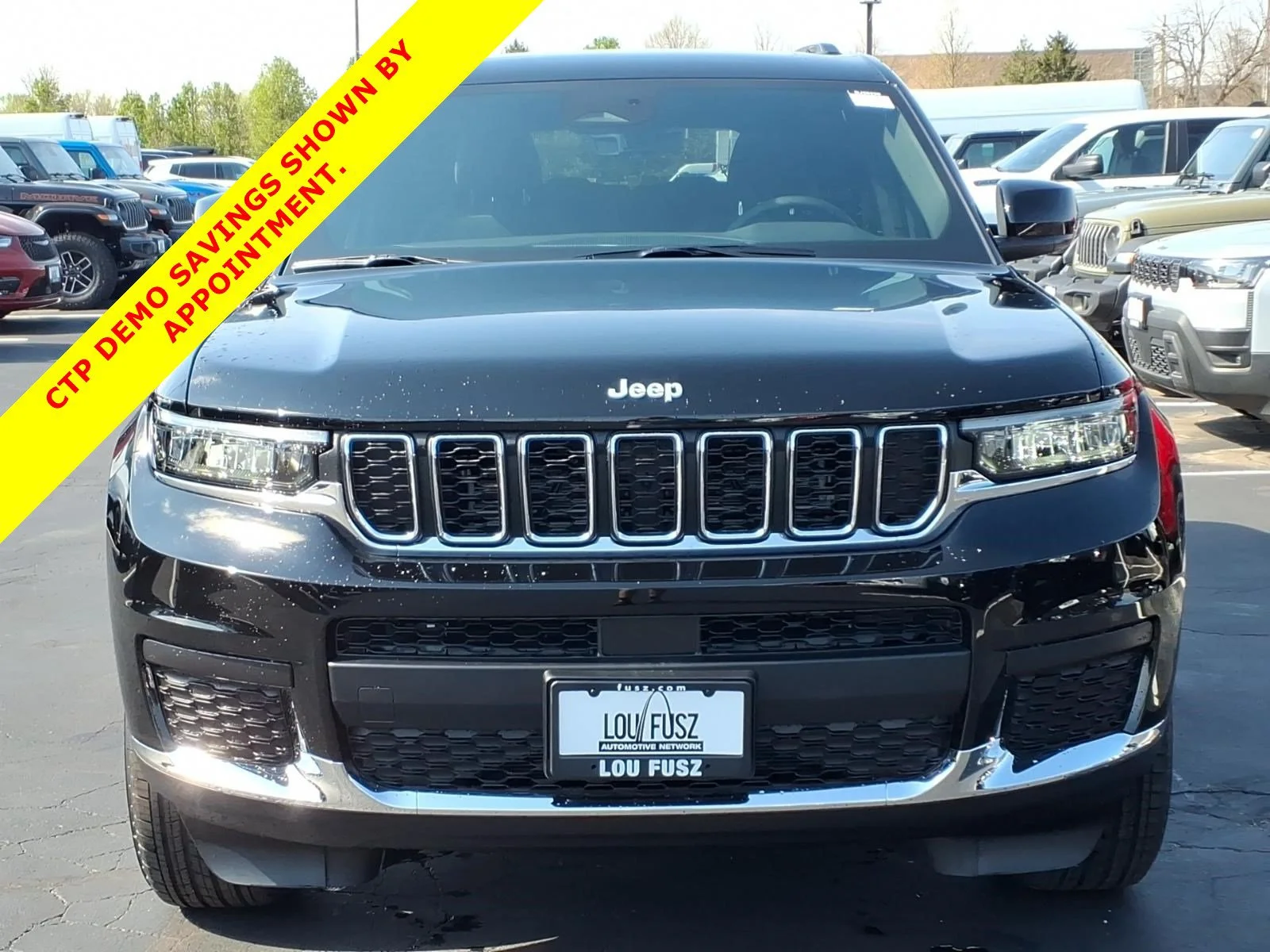 New 2026 Diamond Black Crystal Pearlcoat Jeep Laredo X image 25