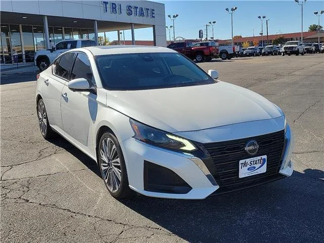 Used 2024 Pearl White Tricoat Nissan 2.5 SL image 6