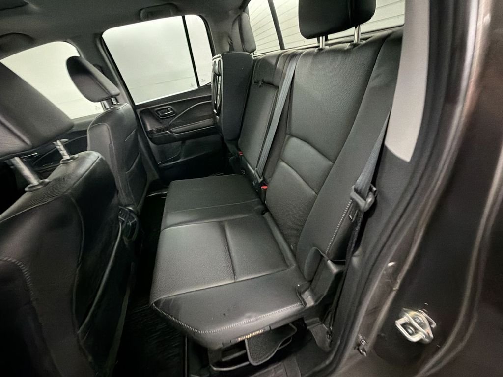 Used 2020 Pacific Pewter Metallic Honda RTL image 24