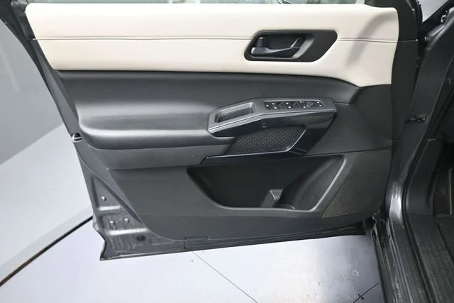 Used 2024 Gray Nissan SV image 21