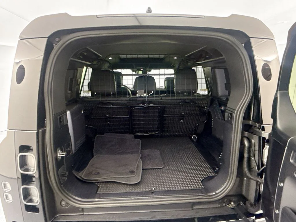 Certified Used 2024 Gray Land Rover V8 image 25