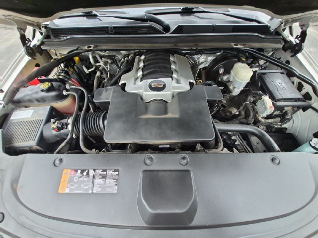 Used 2018 CRYSTAL WHITE TRICOAT Cadillac Platinum image 40