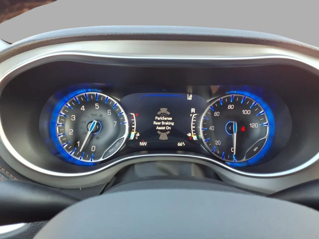 New 2026 Bright White Clear-Coat Exterior Paint Chrysler Pinnacle image 19
