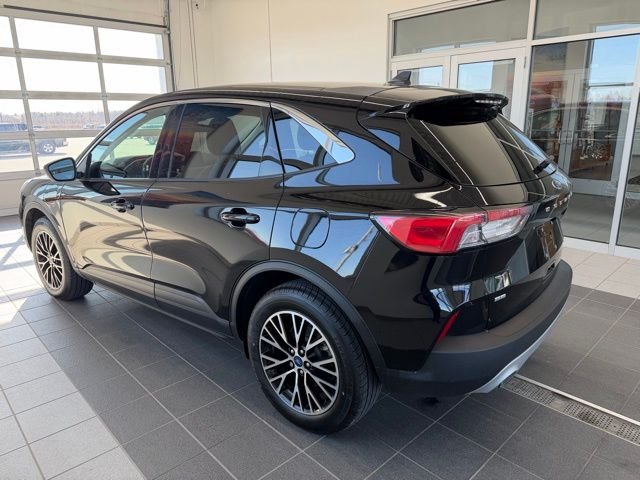 Used 2022 Black Metallic Ford SE image 4