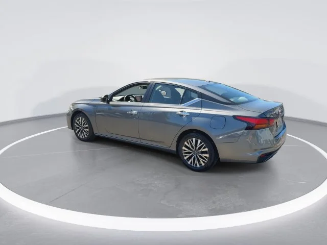 Used 2025 Gray Nissan 2.5 SV image 6