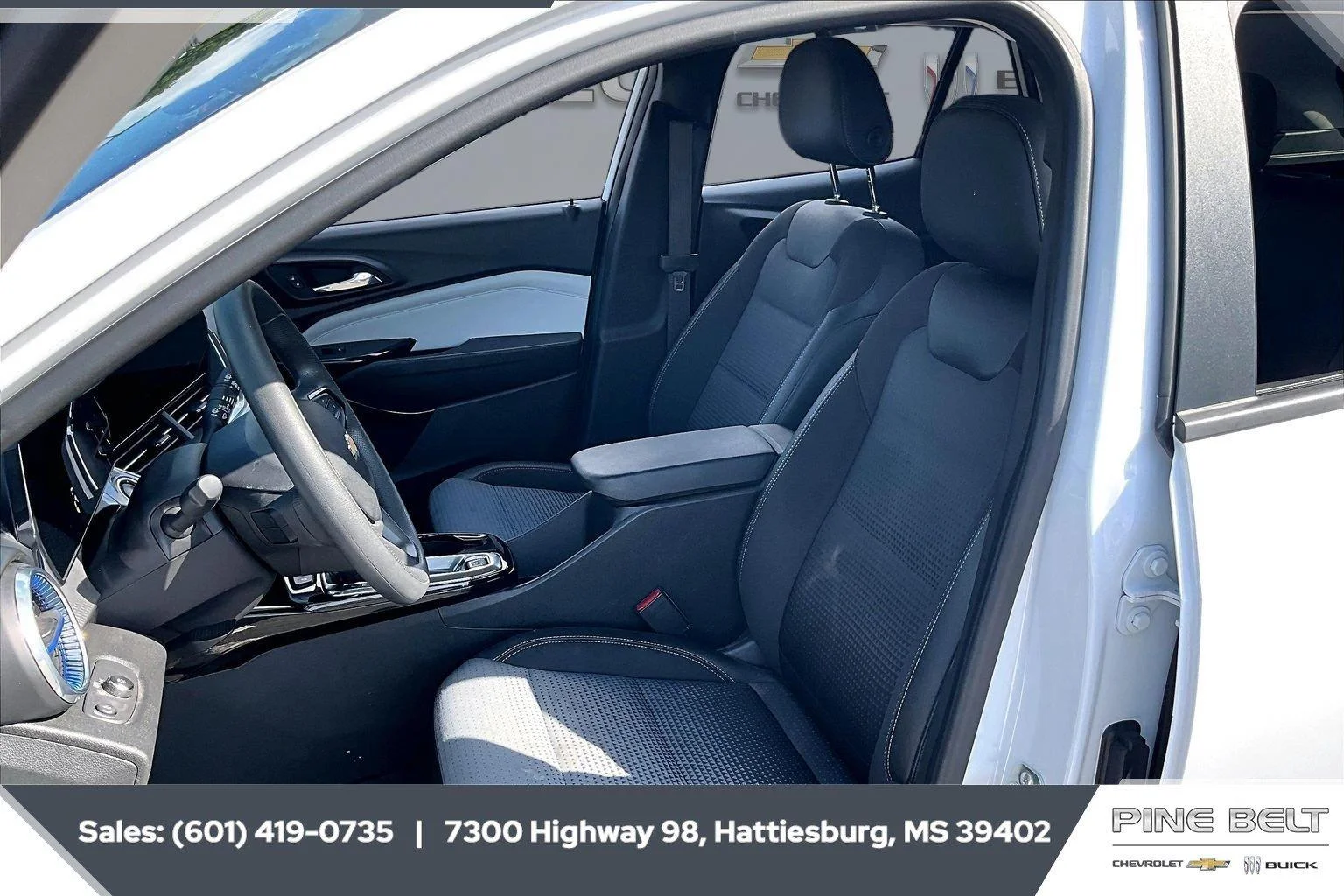 Used 2025 Summit White Chevrolet LT image 18