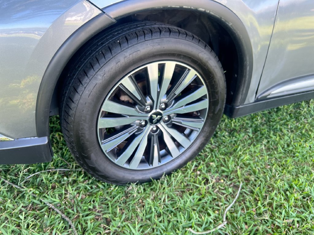 Used 2020  Mitsubishi SE image 17
