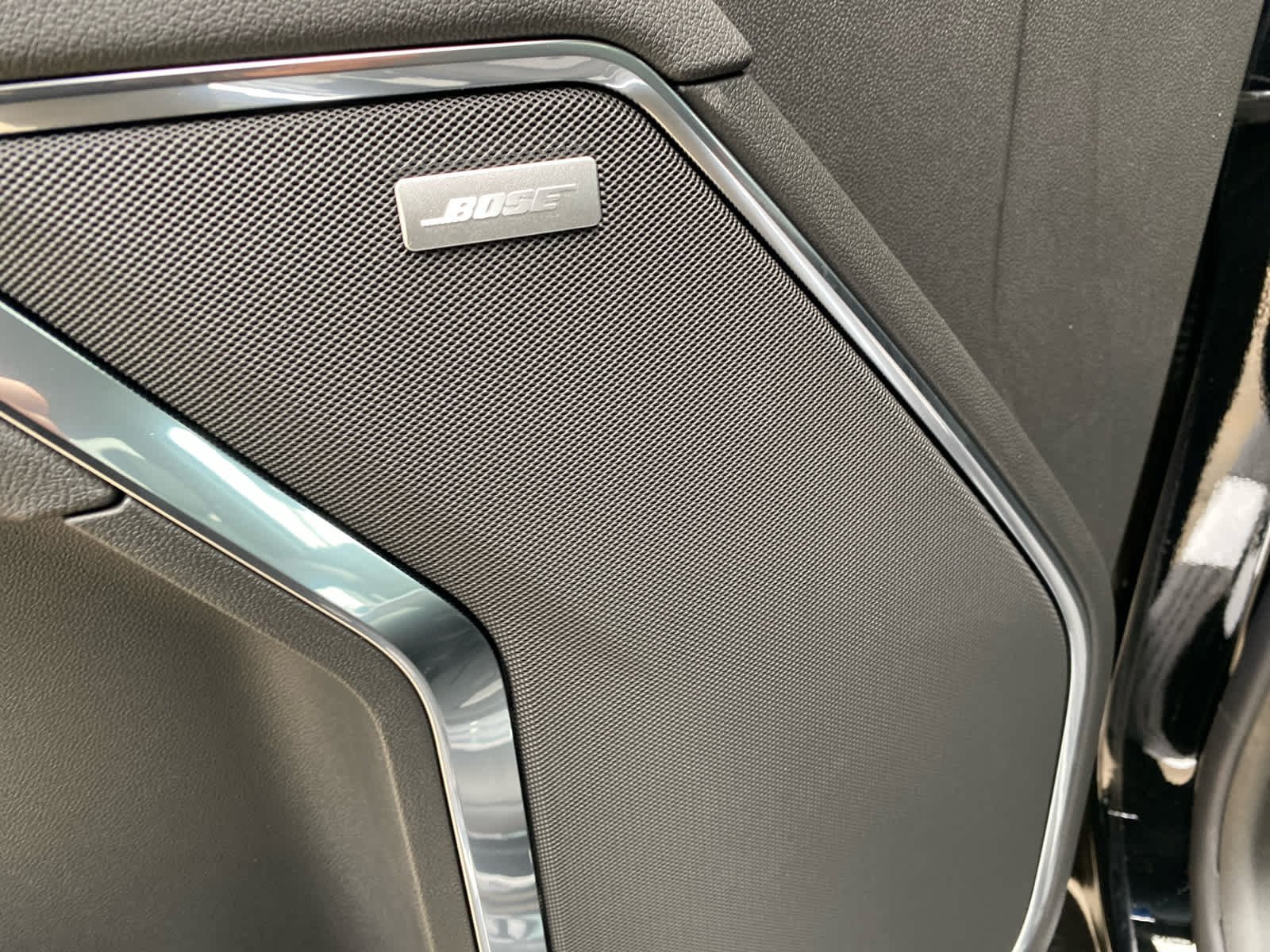 2026 GMC Sierra 1500 SLT - Photo 9