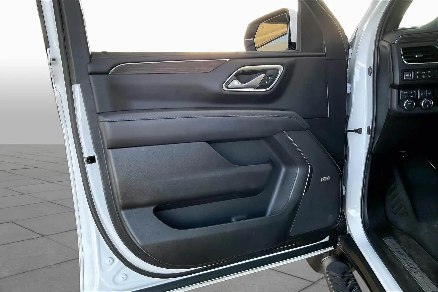 Used 2024 Summit White Chevrolet Z71 image 43