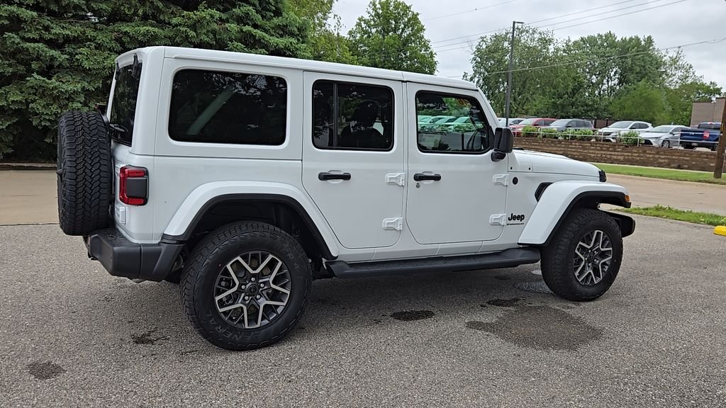 New 2026 Bright White Clear-Coat Exterior Paint Jeep Sahara image 39