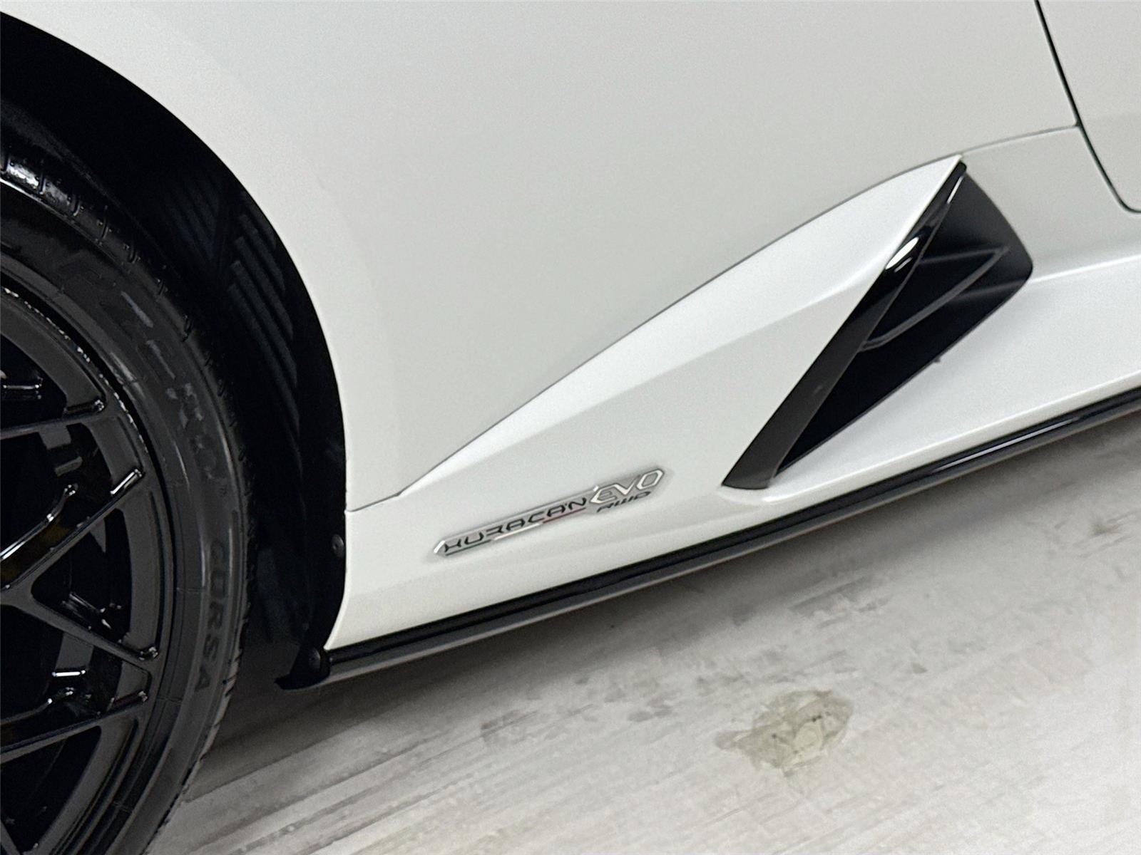 Used 2022 Bianco Canopus Lamborghini  image 37