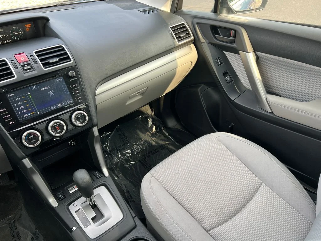Used 2018 Blue Subaru 2.5i Premium image 32