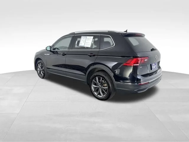 Used 2022 Black Volkswagen 2.0T SE image 5