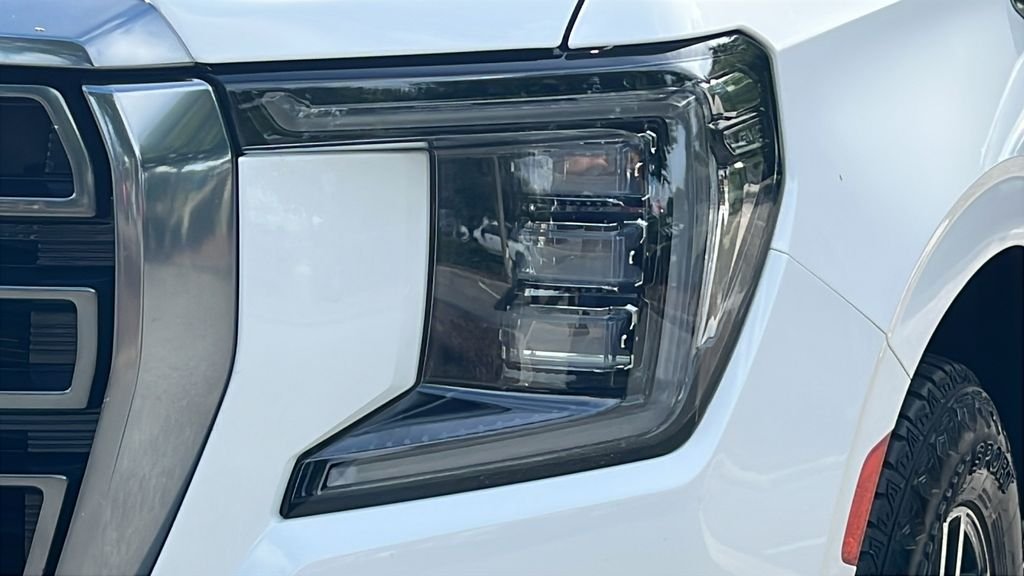 Used 2021 White GMC AT4 image 26