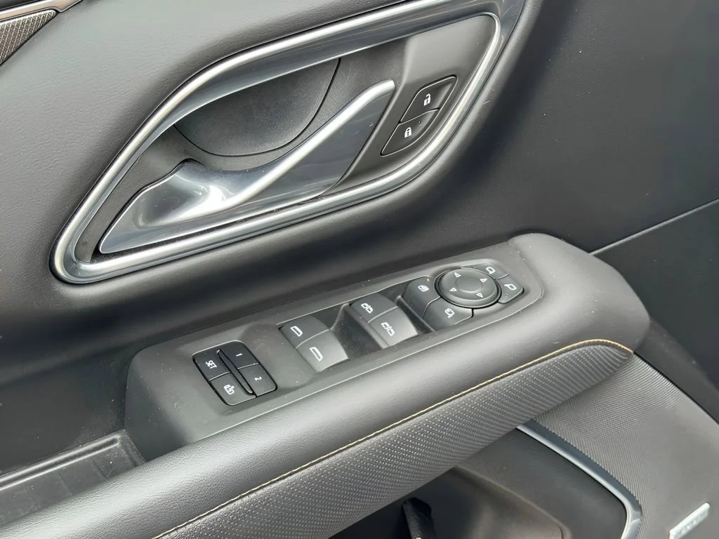 Used 2023 Sterling Metallic GMC AT4 image 16