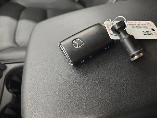 Used 2025 Platinum Mazda 2.5 S Select Package image 25