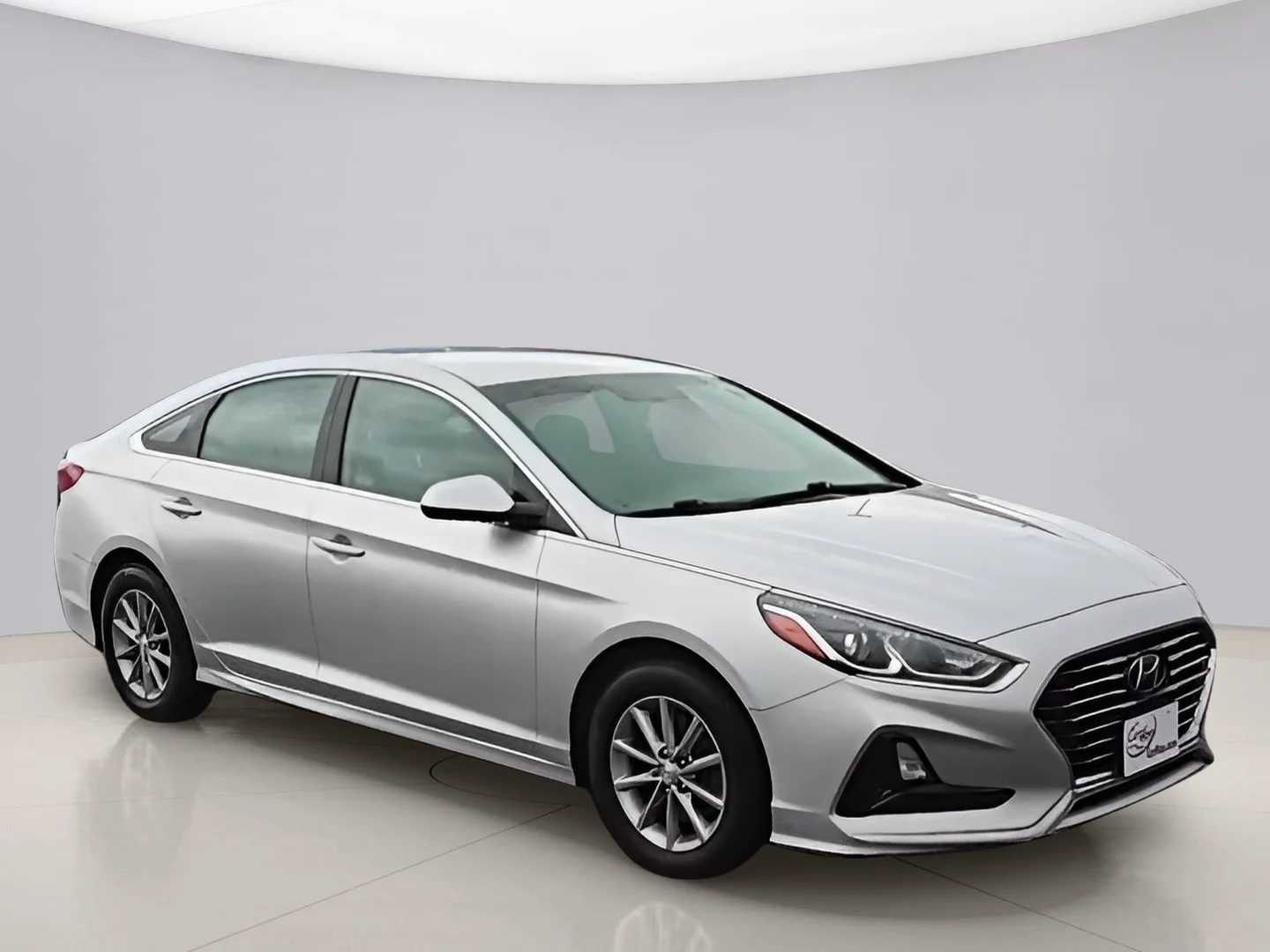 Used 2019 Silver Hyundai SE image 8
