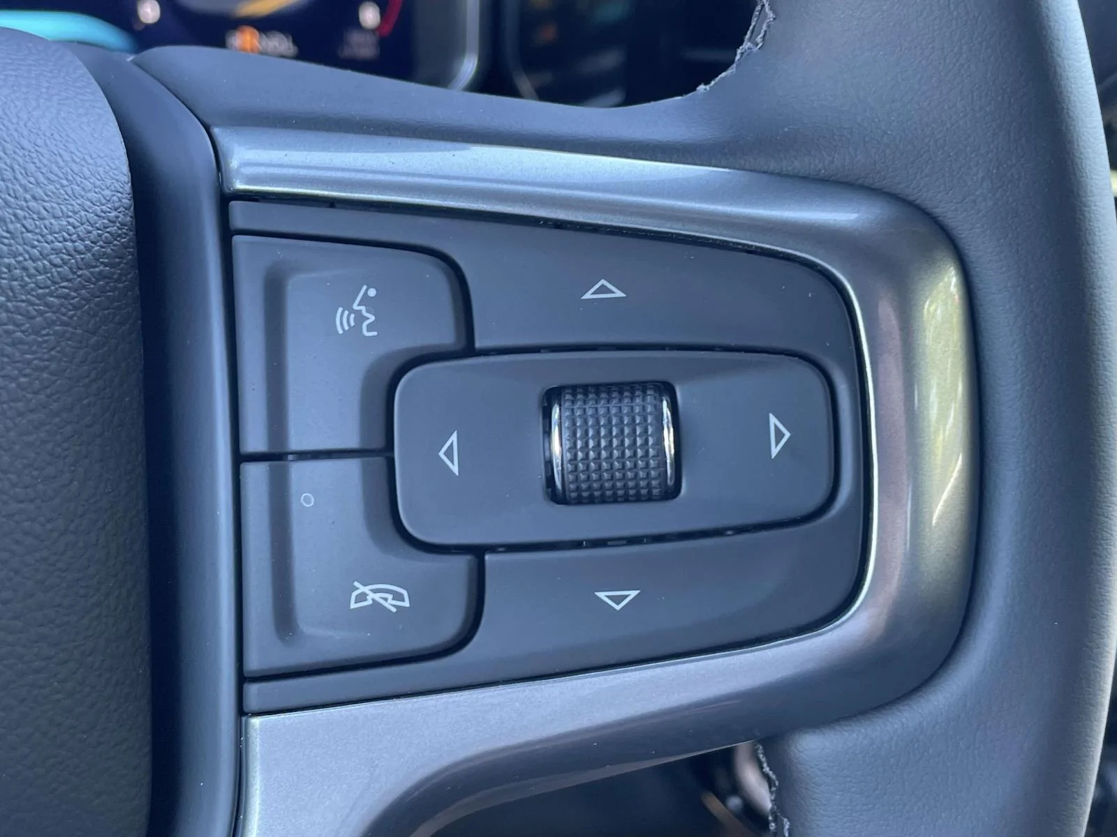 New 2026 Summit White Chevrolet LT DRW image 27