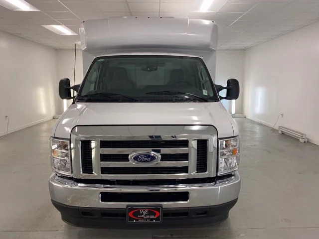 New 2025 Oxford White Ford E-350 SRW image 22