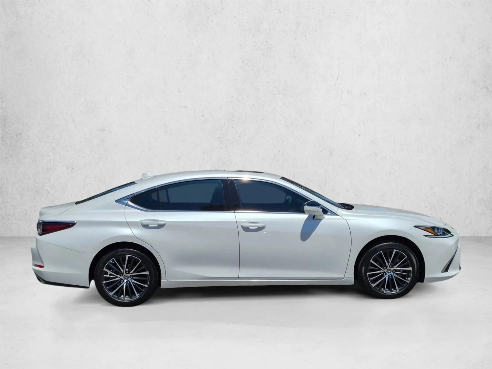 Certified Used 2025 Eminent White Pearl Lexus ES 350 image 4