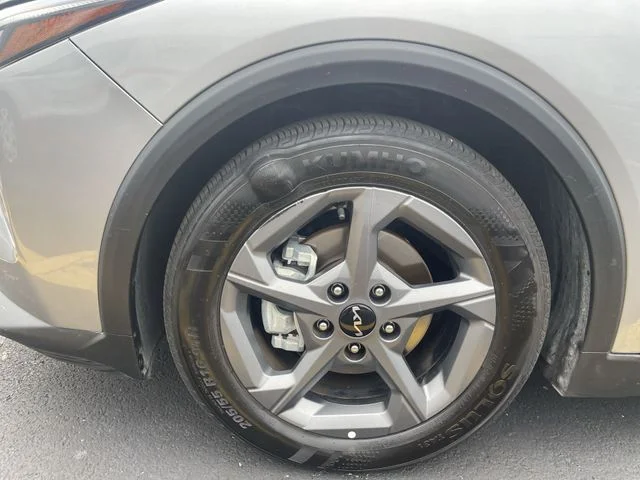 2025 Kia K4 LXS - Photo 13