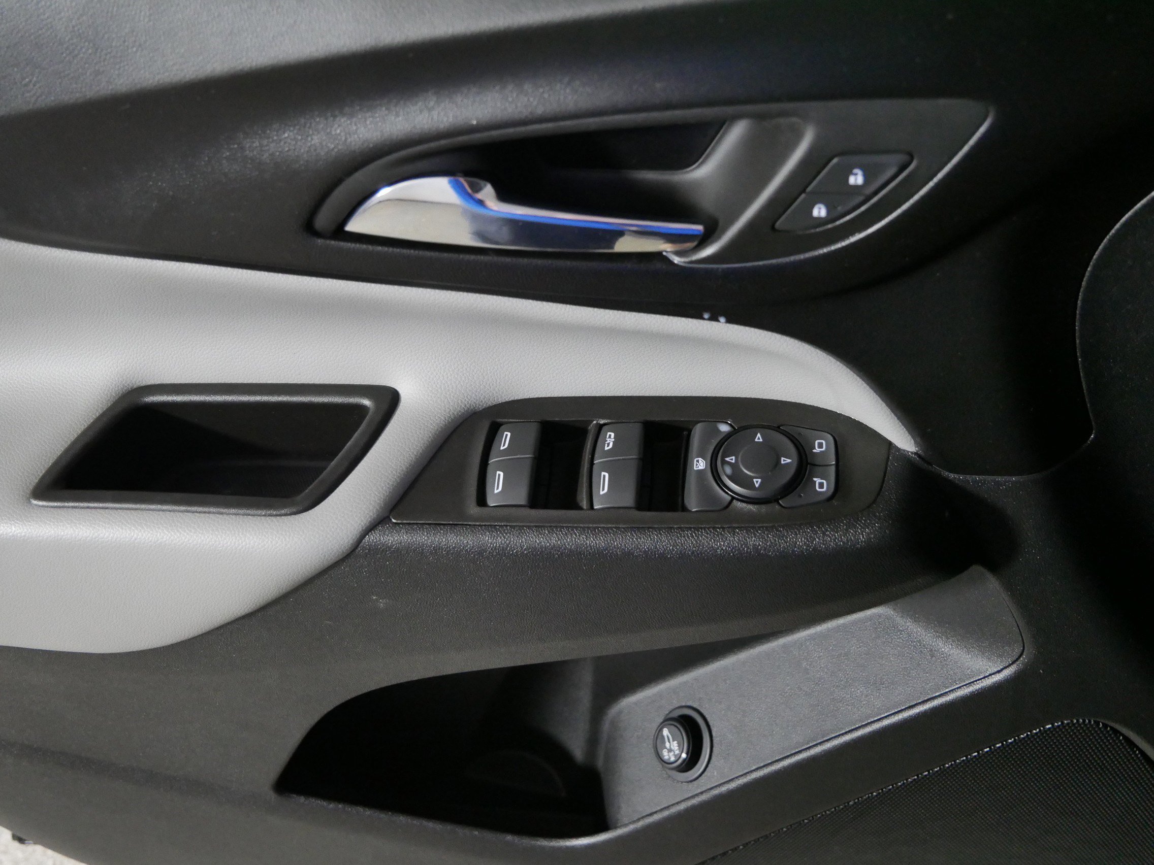 Used 2023 Mosaic Black Metallic Chevrolet LT image 19