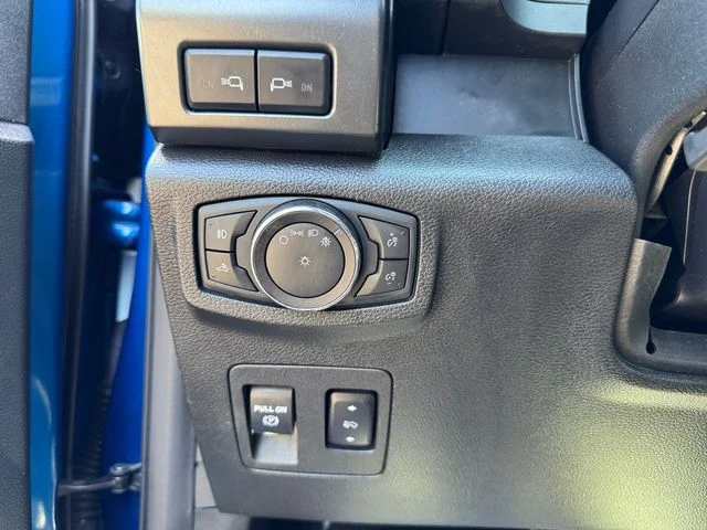 Used 2018 Lightning Blue Ford XLT image 25