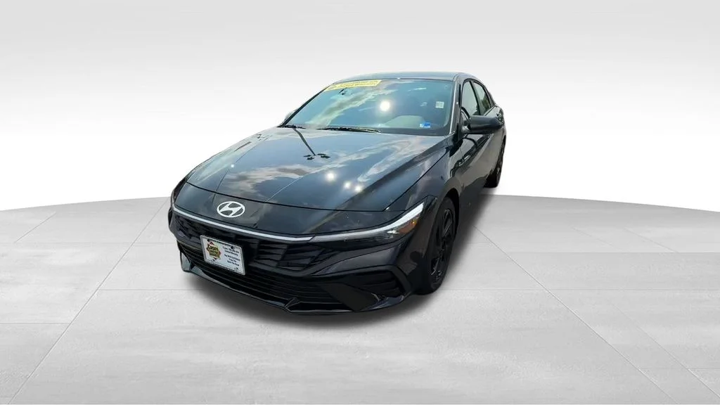 Used 2026 Black Hyundai SEL Sport image 3