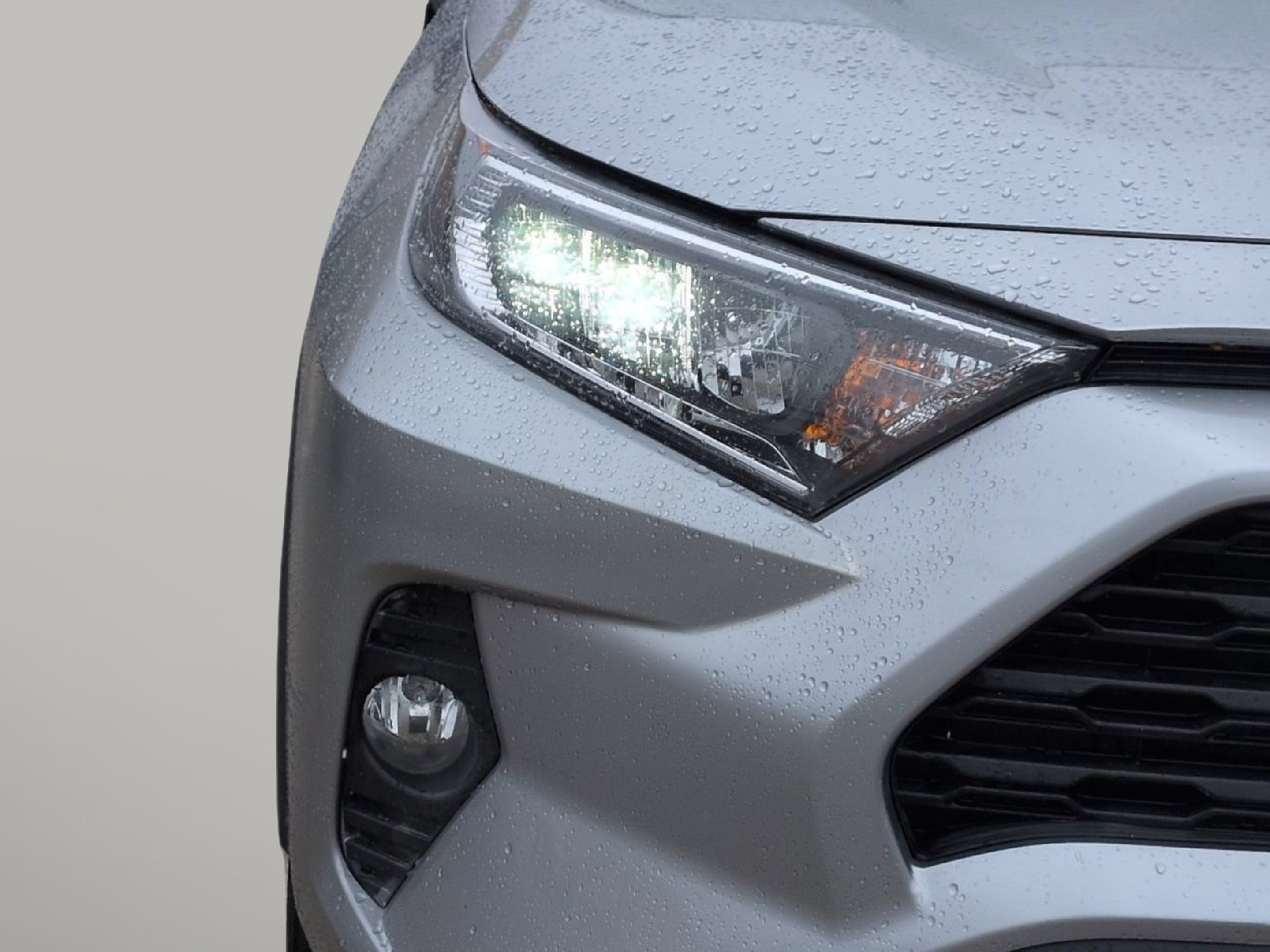Used 2021 Silver Sky Metallic Toyota XLE Premium image 30