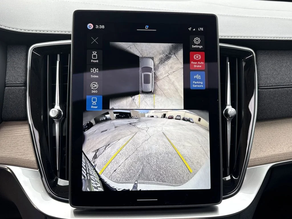 New 2026 Crystal White Volvo Plus image 19