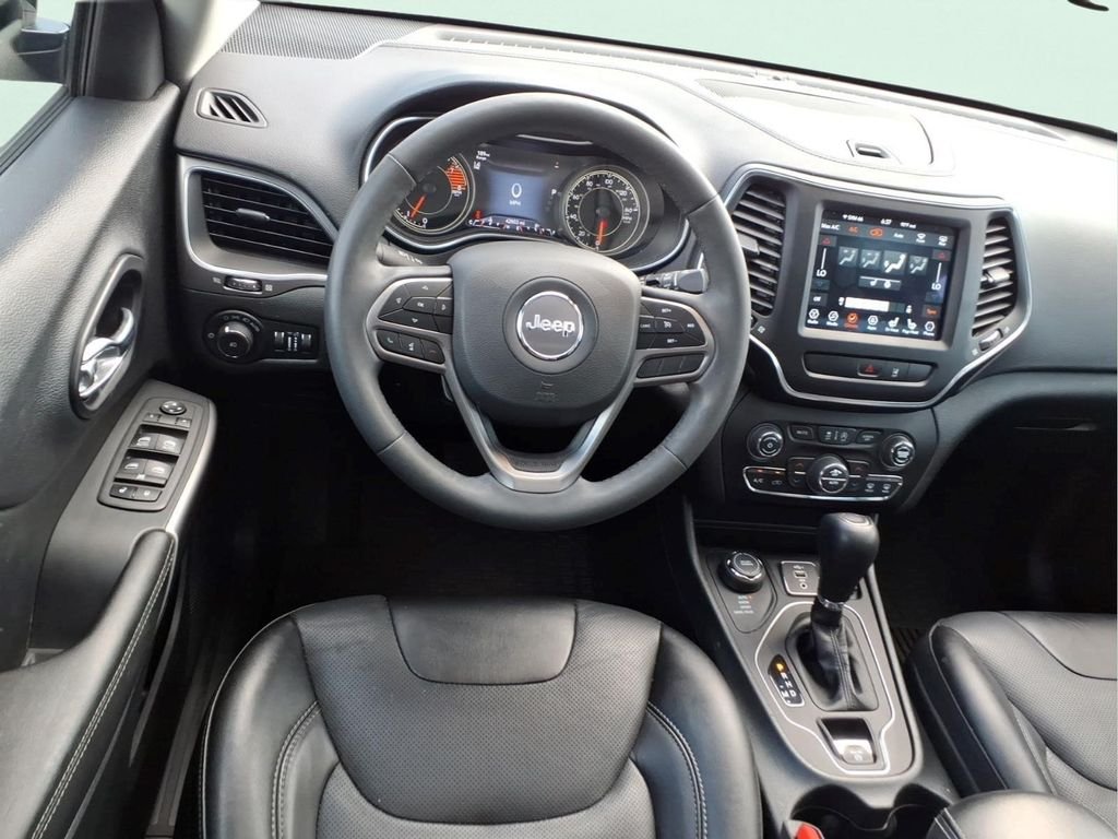 Used 2022 Black Jeep Latitude Lux image 13