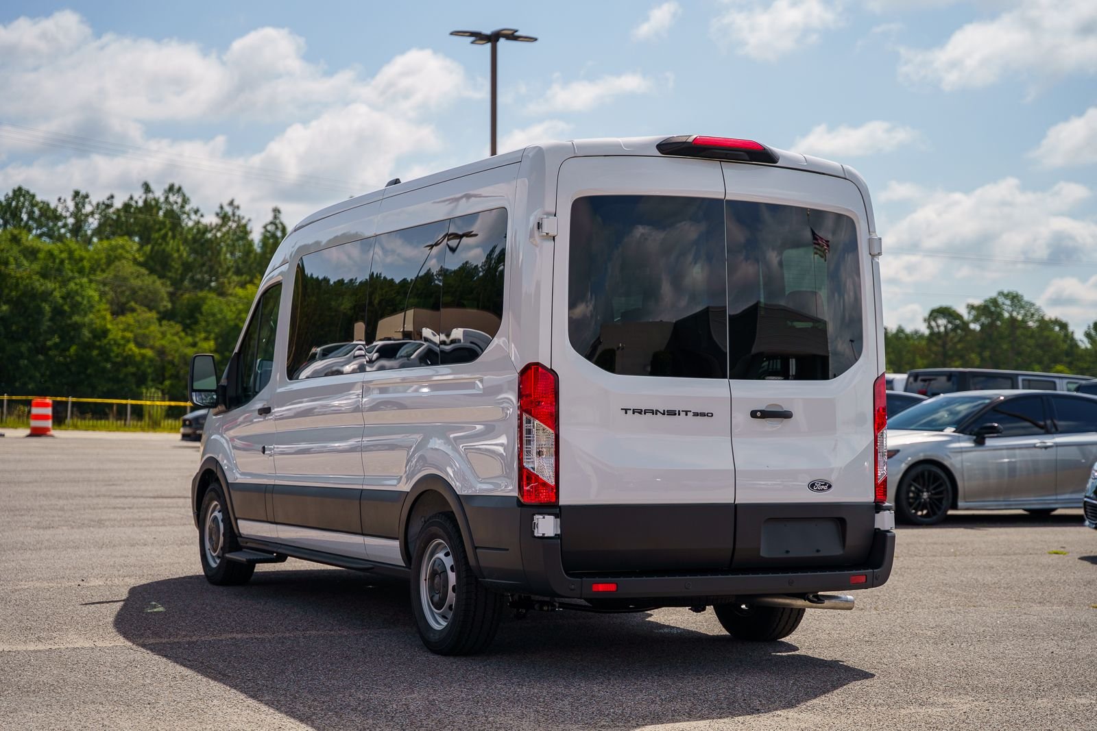 New 2026 Oxford White Ford Passenger Van XL image 4