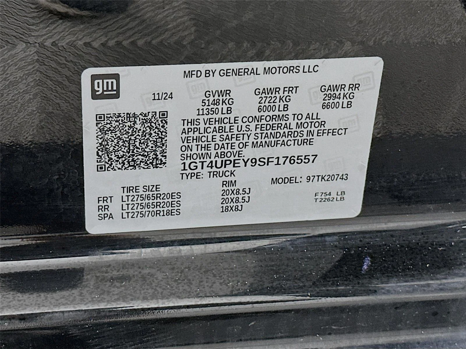 Used 2025 Onyx Black GMC AT4 image 24