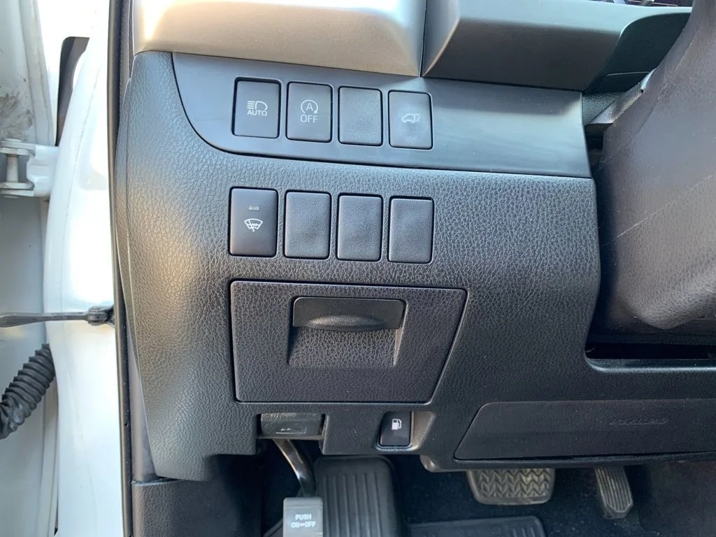 Used 2019 White Toyota XLE image 31