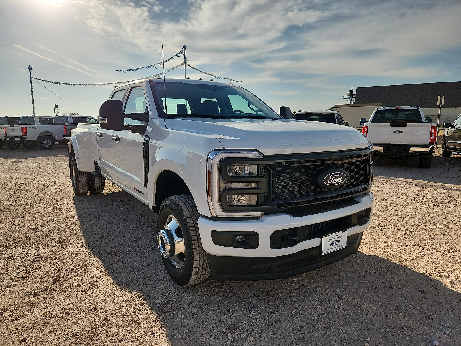 New 2027 Oxford White Ford XL image 1