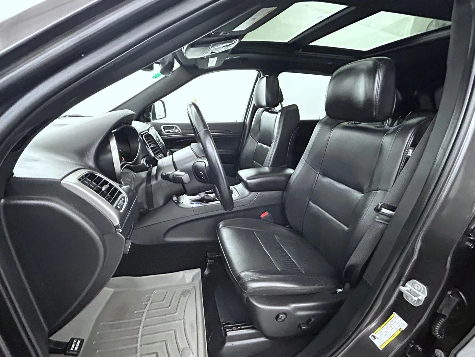 Used 2020 Gray Jeep Limited image 10