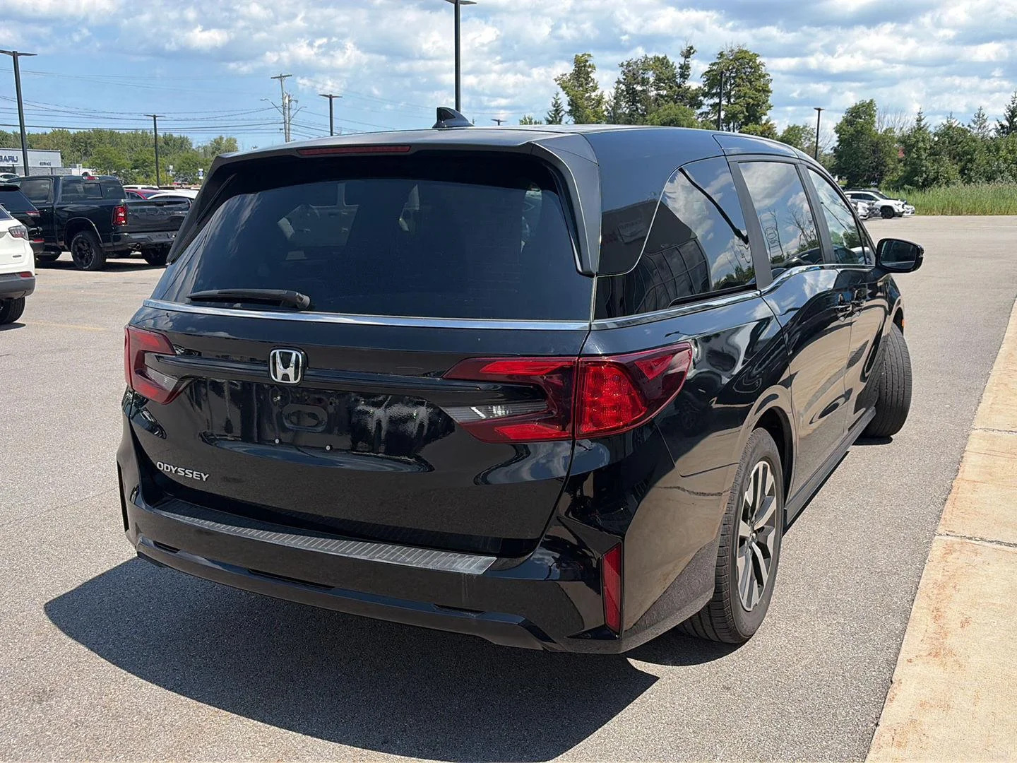 Used 2025  Honda EX-L image 2