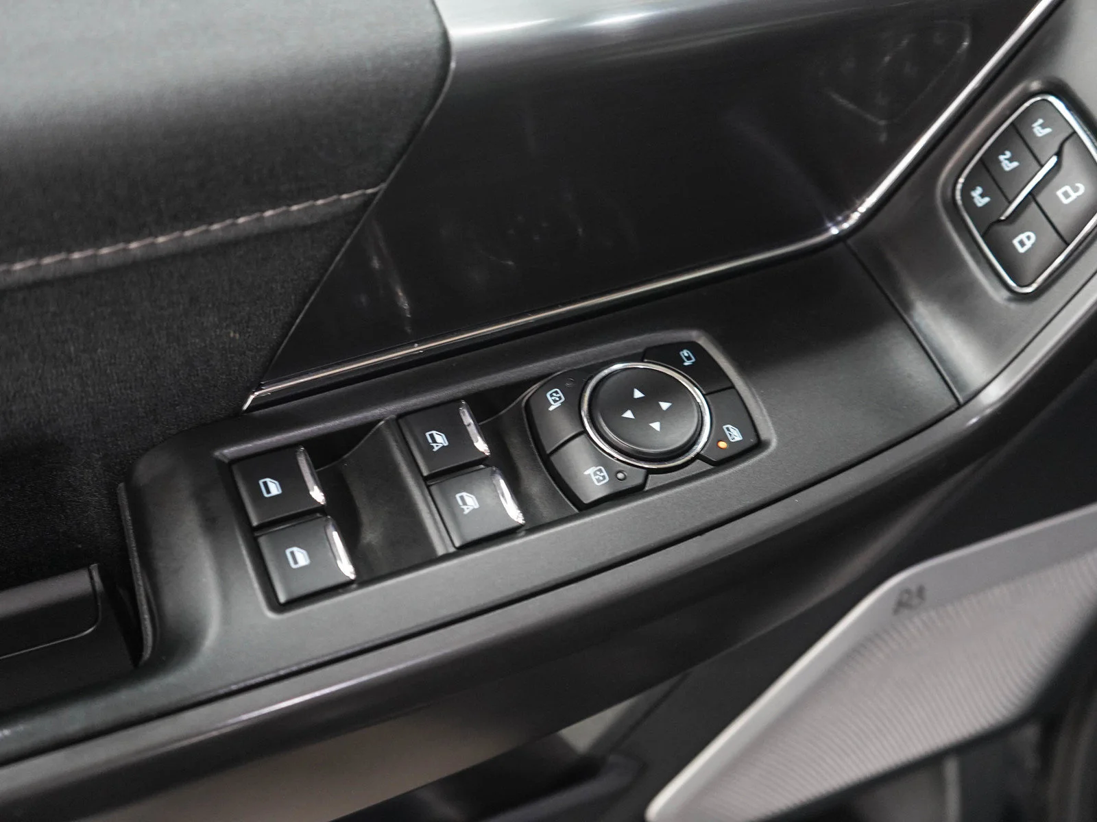 Used 2025 Atlas Blue Metallic Ford LARIAT image 18