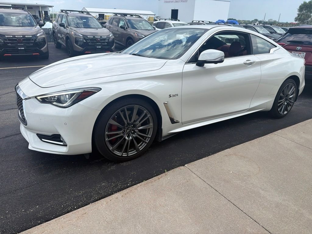 Used 2017 White INFINITI Red Sport 400 image 5
