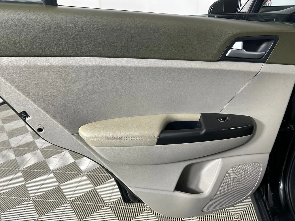 Used 2017 Red Kia LX image 16