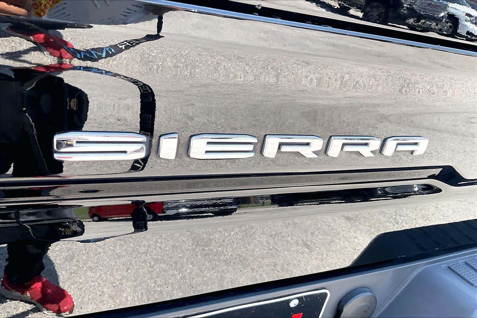 Used 2024 Onyx Black GMC AT4 image 10